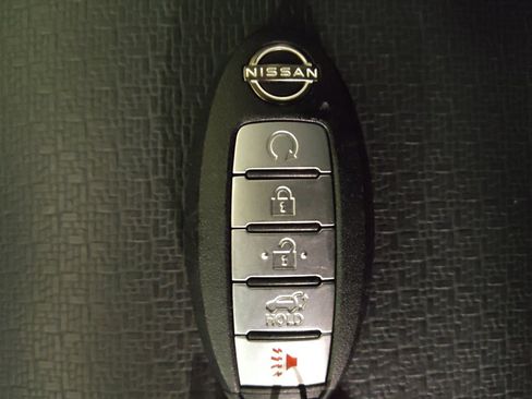 Used 2022 Nissan Rogue SV w/ SV Premium Package FWD image 32