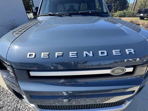 Used 2023 Land Rover Defender 110 SE image 15