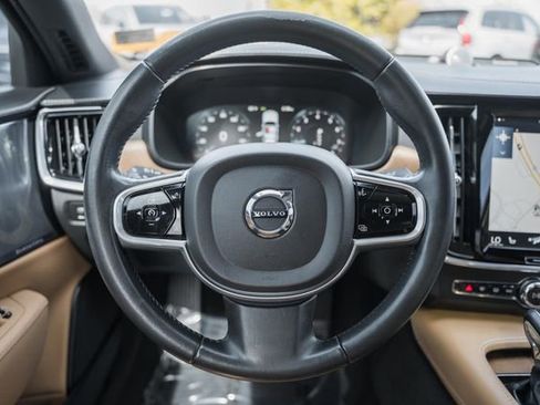 Used 2018 Volvo S90 T6 Inscription w/ Convenience Package image 30