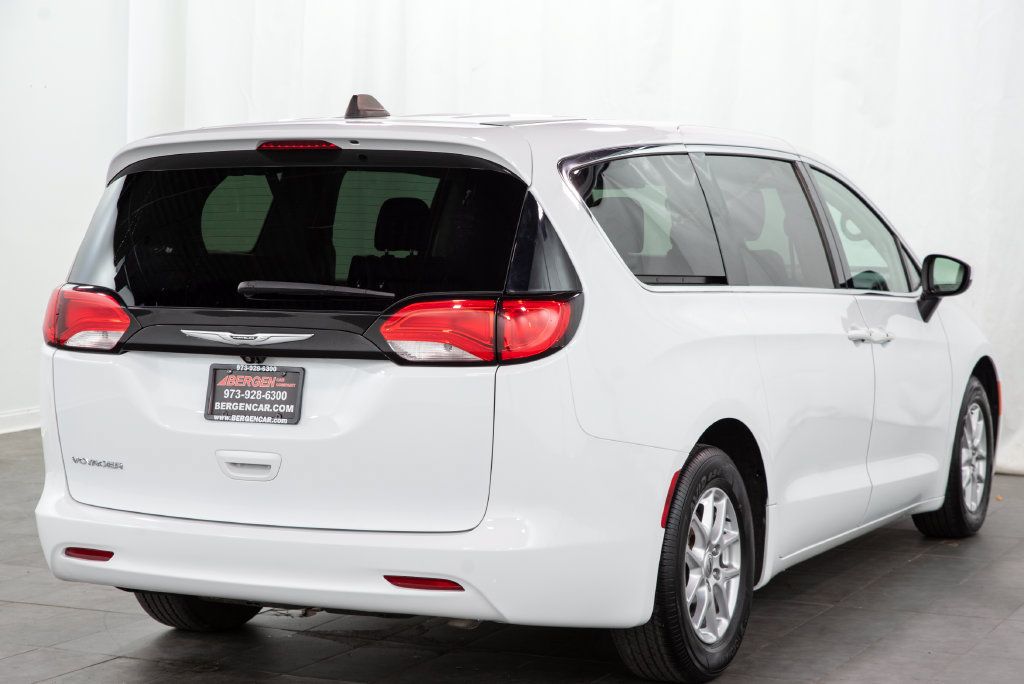 Used 2023 Chrysler Voyager LX FWD image 14