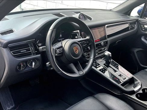 Certified 2023 Porsche Macan AWD/4WD image 4