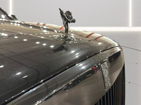 Used 2022 Rolls-Royce Cullinan Black Badge w/ Dark Exterior Package image 42