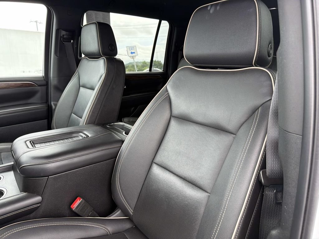 Used 2024 Chevrolet Suburban Premier AWD/4WD image 23
