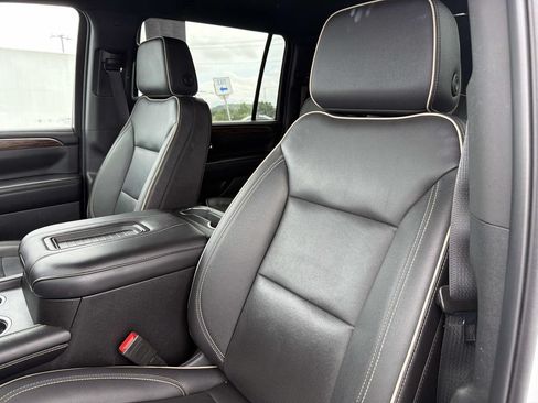 Used 2024 Chevrolet Suburban Premier AWD/4WD image 23