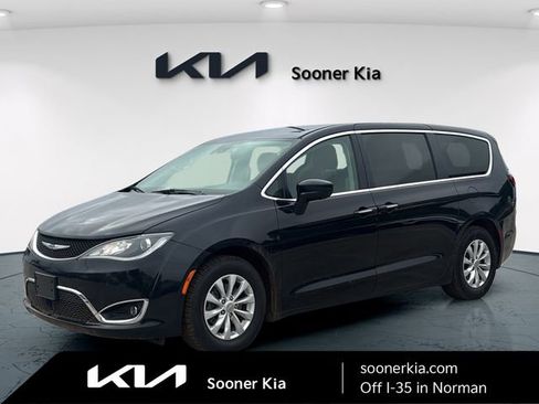 Used 2019 Chrysler Pacifica Touring Plus w/ Advanced Safetytec Group FWD image 1