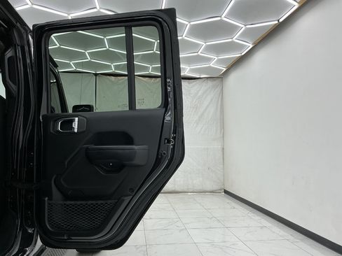 Used 2019 Jeep Wrangler Unlimited Sport S AWD/4WD image 25