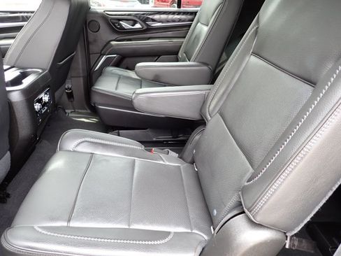 Used 2021 GMC Yukon Denali w/ Denali Premium Package AWD/4WD image 11