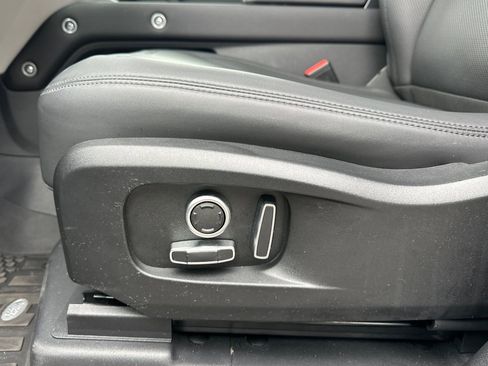 Used 2025 Land Rover Defender 130 S image 17