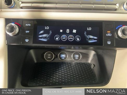 Used 2025 Genesis G70 2.5T RWD image 37