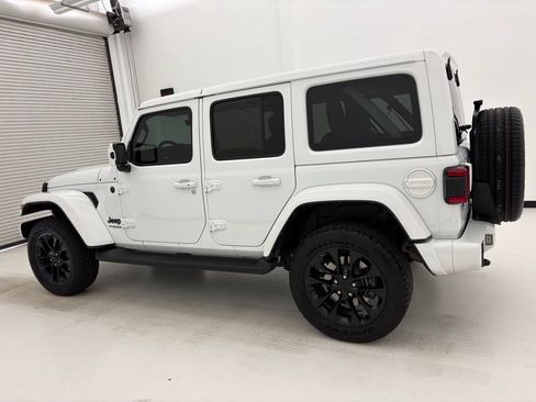Used 2021 Jeep Wrangler Unlimited Sahara AWD/4WD image 18