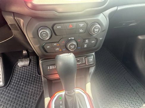 Used 2022 Jeep Renegade Trailhawk w/ Trailer Tow Group AWD/4WD image 21