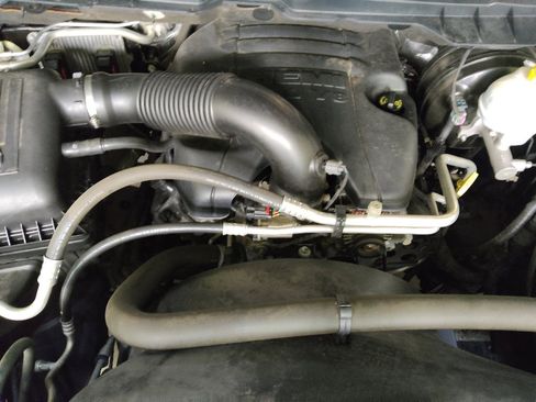 Used 2019 RAM 1500 Classic SLT image 30