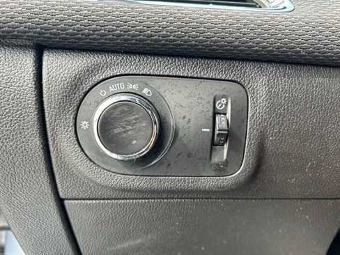 Used 2017 Chevrolet Cruze LT w/ Convenience Package FWD image 10