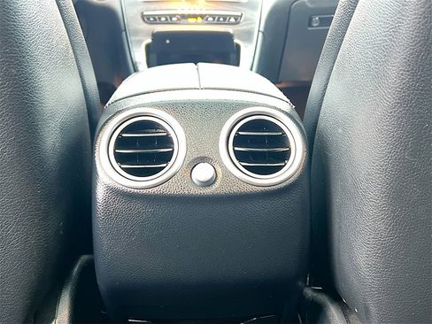 Used 2021 Mercedes-Benz GLC 300 4MATIC image 25