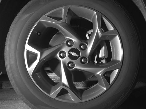 Used 2025 Chevrolet Trax LT FWD image 13