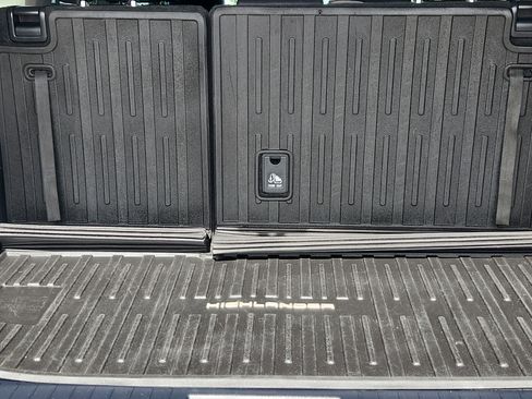 Used 2020 Toyota Highlander Platinum image 11