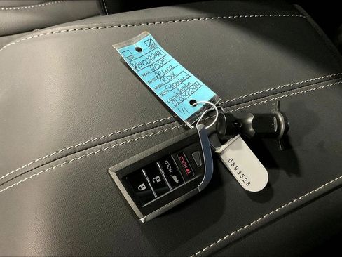 Used 2025 Acura RDX SH-AWD image 13