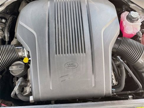 Certified 2025 Land Rover Range Rover SE image 32