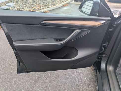 Used 2025 Tesla Model Y Long Range image 12