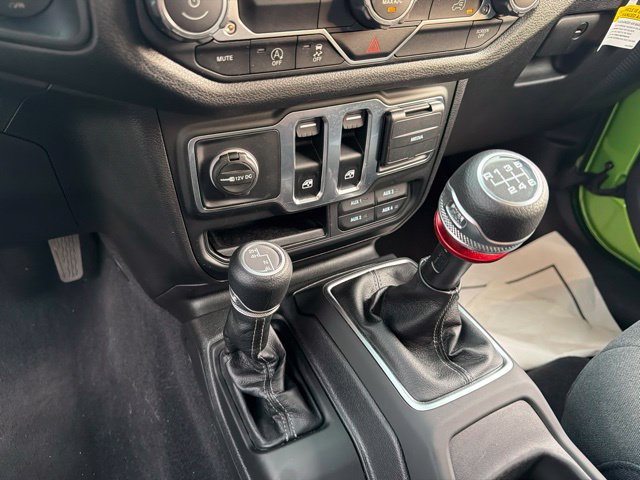 Used 2025 Jeep Wrangler Sport AWD/4WD image 24