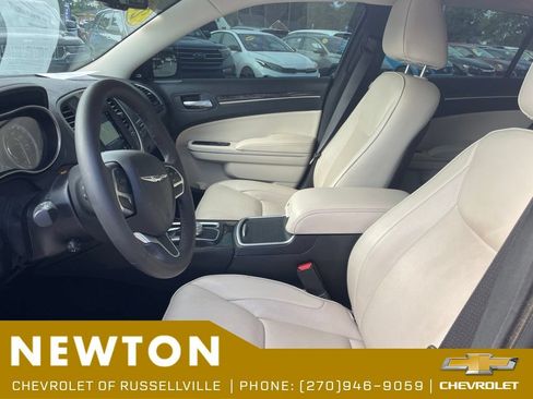 Used 2023 Chrysler 300 Touring L w/ Popular Equipment Group RWD image 4