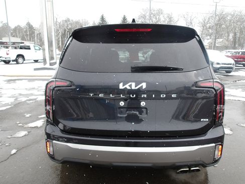 Used 2025 Kia Telluride EX w/ EX Captain's Chair Package image 6