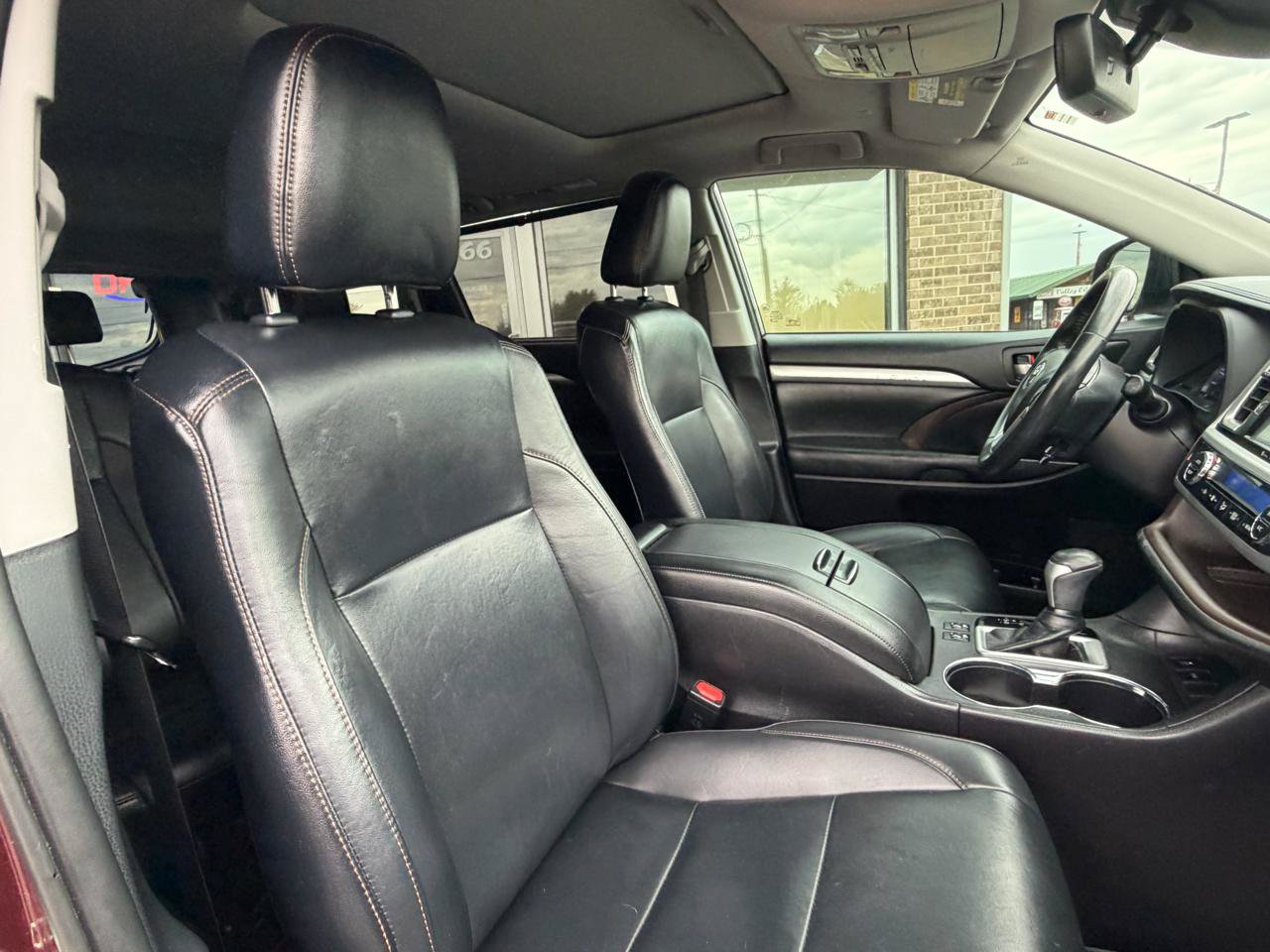 Used 2019 Toyota Highlander XLE FWD image 33