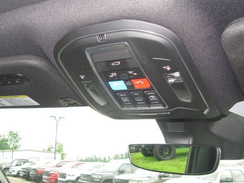 Certified 2025 Jeep Wagoneer 4WD w/ Premium Group I image 22