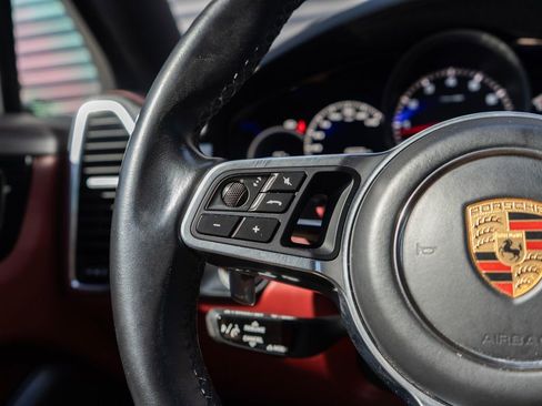 Certified 2022 Porsche Cayenne Platinum Edition AWD/4WD image 18