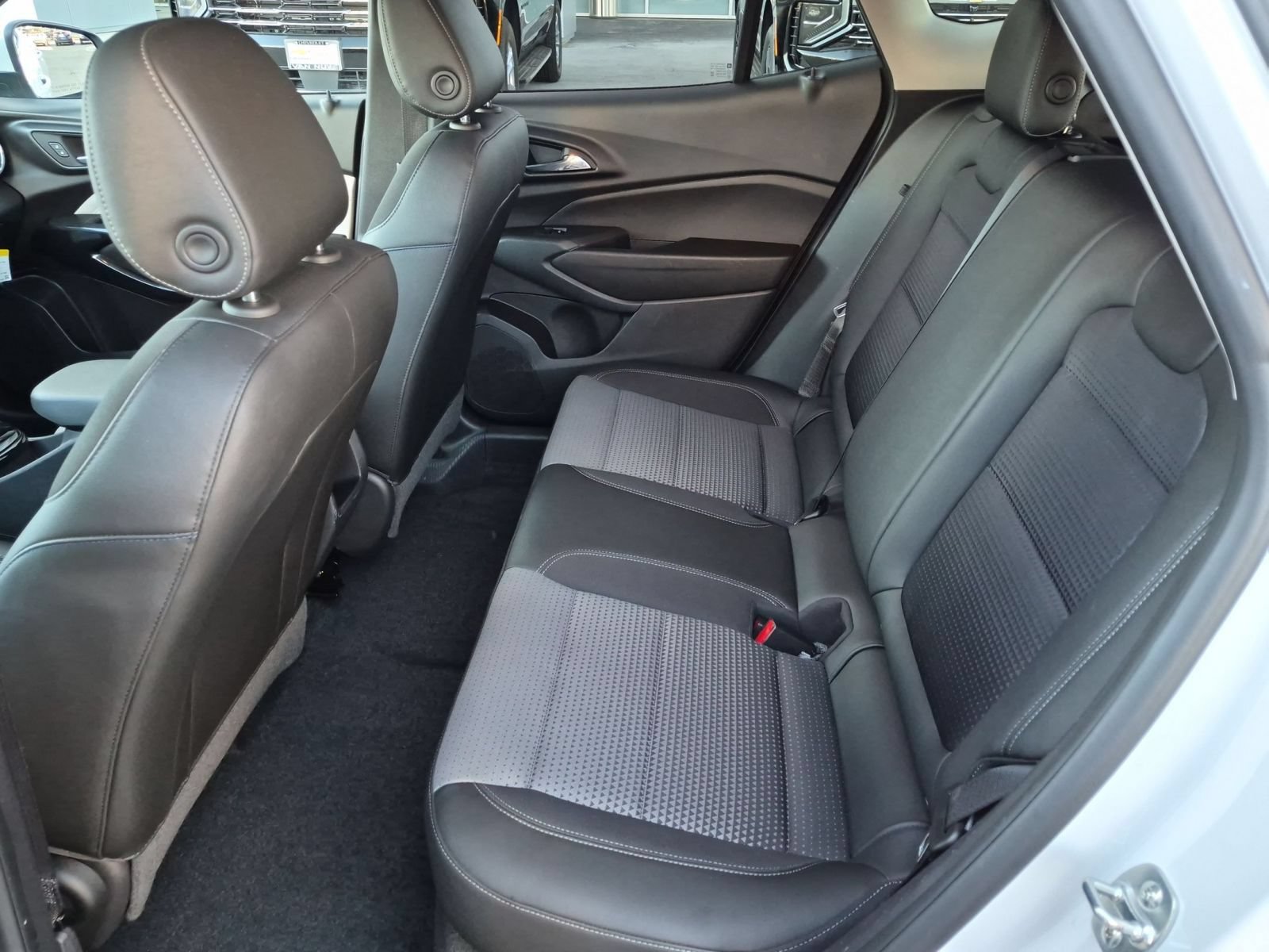 Used 2024 Chevrolet Trax LT FWD image 24