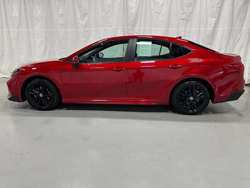 Used 2026 Toyota Camry SE FWD image 4