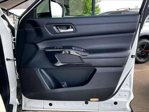 Certified 2022 Nissan Pathfinder SV FWD image 22