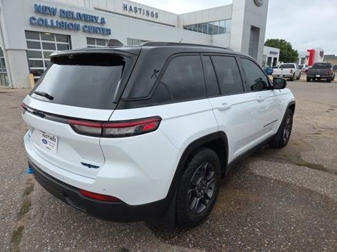 Used 2024 Jeep Grand Cherokee Trailhawk w/ Luxury Tech Group III image 11