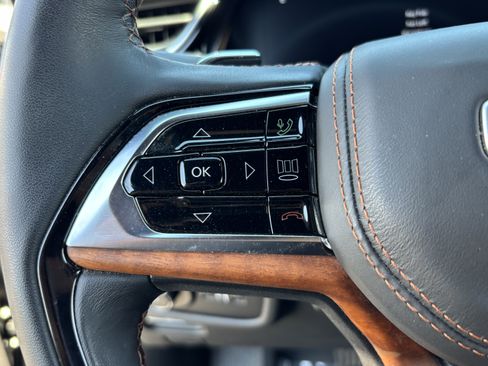 Used 2023 Jeep Grand Cherokee Summit AWD/4WD image 27
