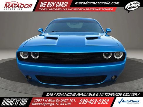 Used 2019 Dodge Challenger SXT w/ Blacktop Package RWD image 2