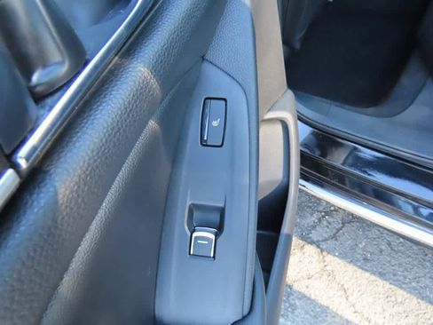 Certified 2019 Honda Accord Touring image 17