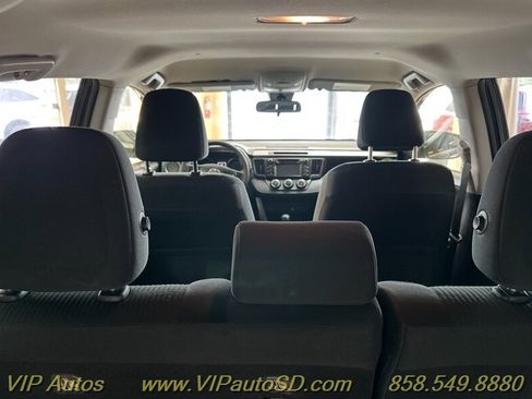 Used 2018 Toyota RAV4 LE image 10