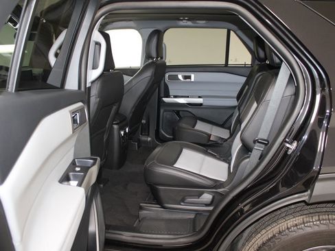 Used 2023 Ford Explorer XLT w/ Equipment Group 202A image 28