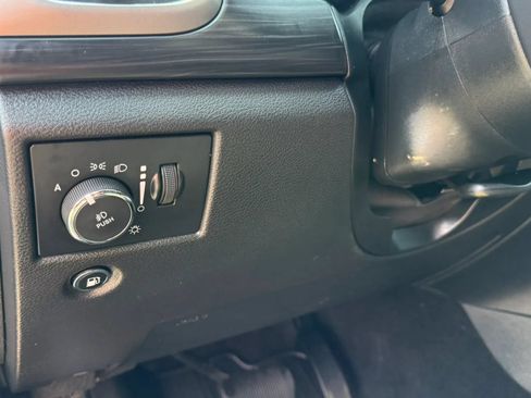 Used 2019 Jeep Grand Cherokee Laredo AWD/4WD image 18