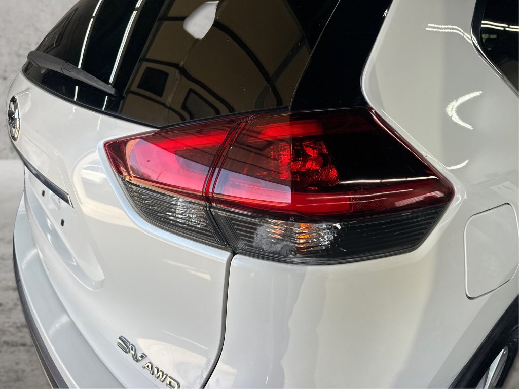 Used 2018 Nissan Rogue SV w/ Premium Package AWD/4WD image 22