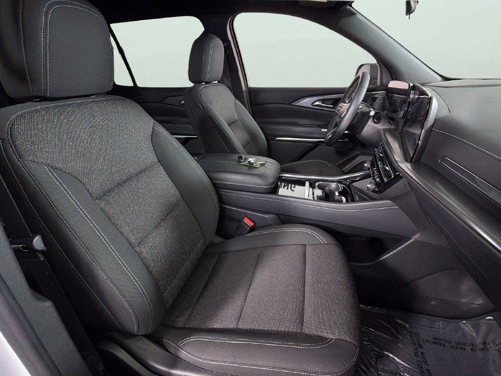 Used 2024 Chevrolet Traverse LT FWD image 35