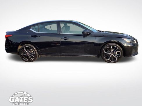 Used 2023 Nissan Altima 2.5 SR w/ SR Premium Package AWD/4WD image 11