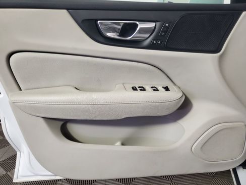 Used 2020 Volvo S60 T6 Momentum image 13