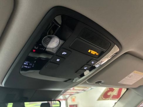 Used 2023 Kia Carnival LX FWD image 59