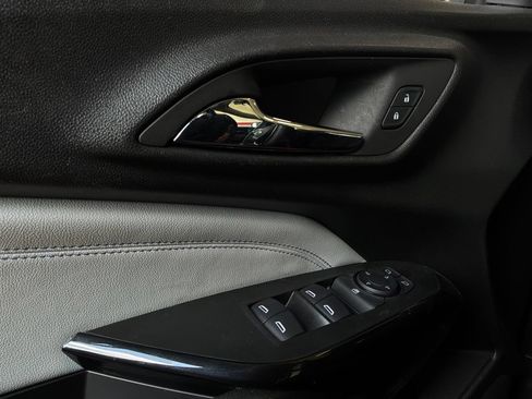 Used 2025 Chevrolet Trax LT w/ LT Convenience Package FWD image 21