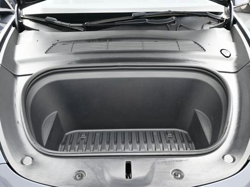 Used 2023 Tesla Model Y Long Range image 44