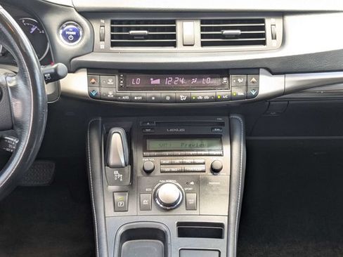 Used 2015 Lexus CT 200h FWD image 17