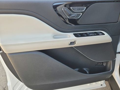 New 2026 Lincoln Aviator AWD image 10