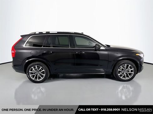 Used 2017 Volvo XC90 T6 Momentum w/ Vision Package image 4
