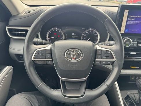 Used 2023 Toyota Highlander XLE AWD/4WD image 20